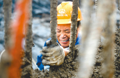 走基层·一线见闻：汗水如此美丽