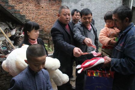 山村4岁女娃患“心病” 登封百名网友要“救心”