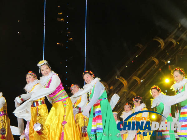 百姓健康舞表演之《吉祥谣》 贵阳:万人迎新年看“音乐跳舞”