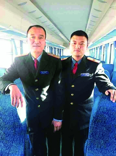 新春走基层：在一线 一对父子列车员的春运