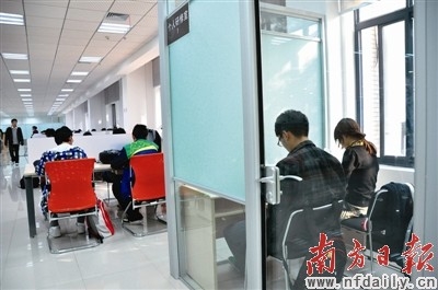 “情侣自习室”引热议 武大回应:为方便讨论