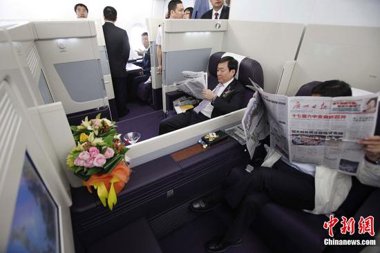 中国首架A380飞机成功首航