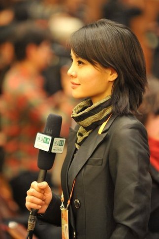 2010两会：女记者身影