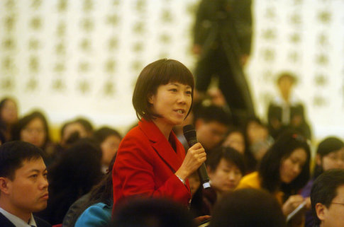 2010两会：女记者身影