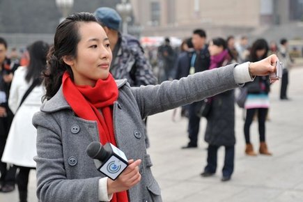 2010两会：女记者身影