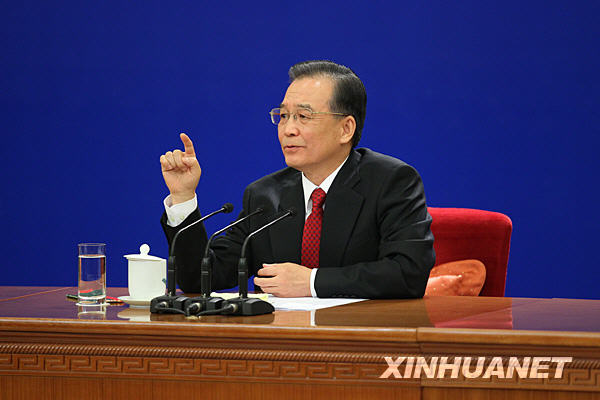 温家宝总理与中外记者见面