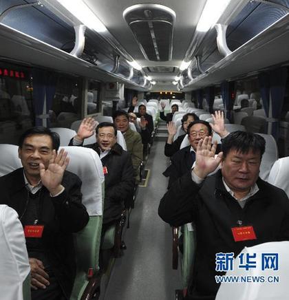 首批京外人大代表抵京