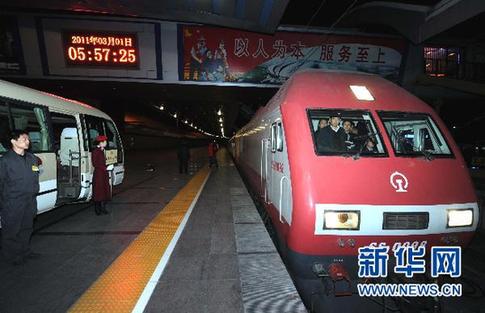 新华社记者探访政协大会提案组:网上提交节能环保