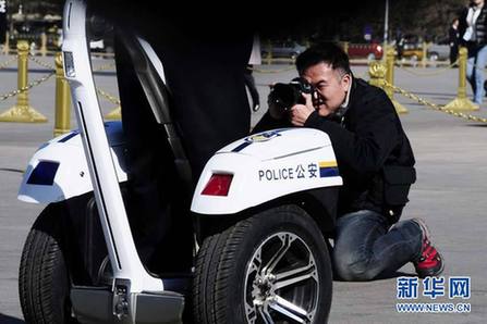 智能单警巡逻车服务两会