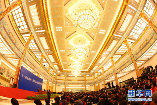 十一届全国人大四次会议举行新闻发布会