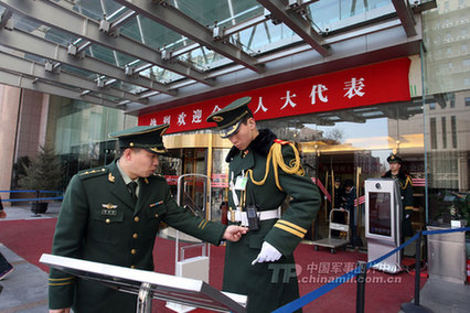 聚焦武警北京总队两会执勤哨兵