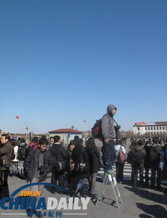 两会花絮：记者跑两会[组图]