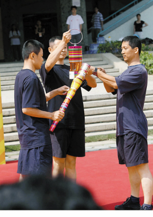 大运火炬传递模拟演练在深大举行