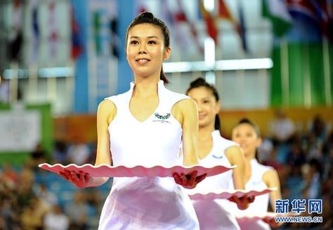 “青春无敌 尽显风采”：大运赛场上的礼仪志愿者