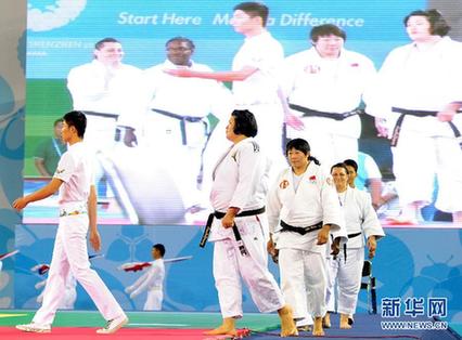 “青春无敌 尽显风采”：大运赛场上的礼仪志愿者