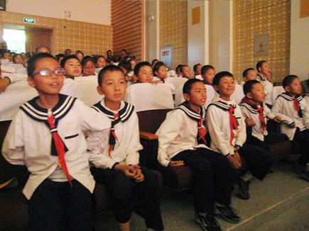 兴高采烈的孩子