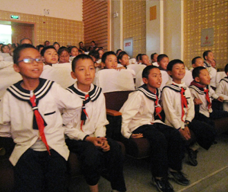 兴高采烈的孩子