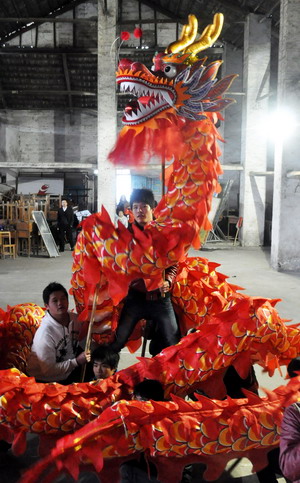 广西宾阳:扎龙迎龙年