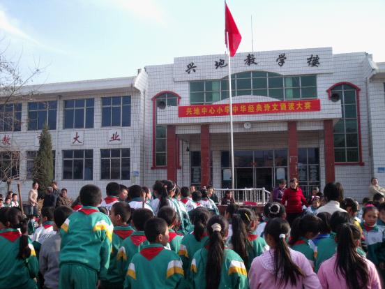 我们的校园如此美丽