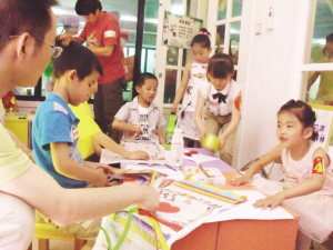 庆祝六一儿童节、小记者走近乐享小镇体验馆