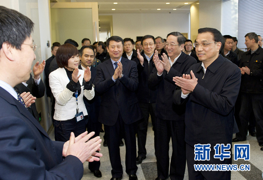李克强在上海考察 强调推动转型发展 依靠创新驱动