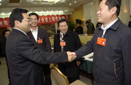 郑州两会报道:郑州市委书记连维良看望人大代表