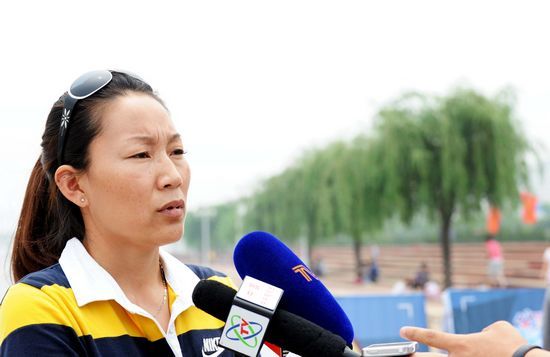 殷剑担任解说析奥运帆板形势 谈爱女感叹做母亲不易