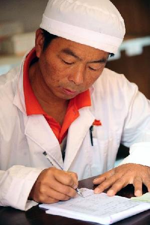 “溜索医生”邓前堆：只盼架起一座桥