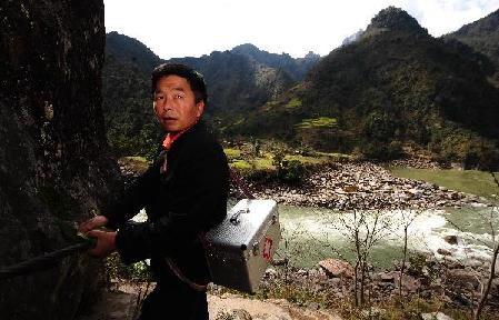 “溜索医生”邓前堆：只盼架起一座桥