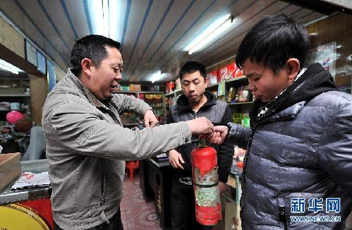 一个农民消防队30年的义务坚守