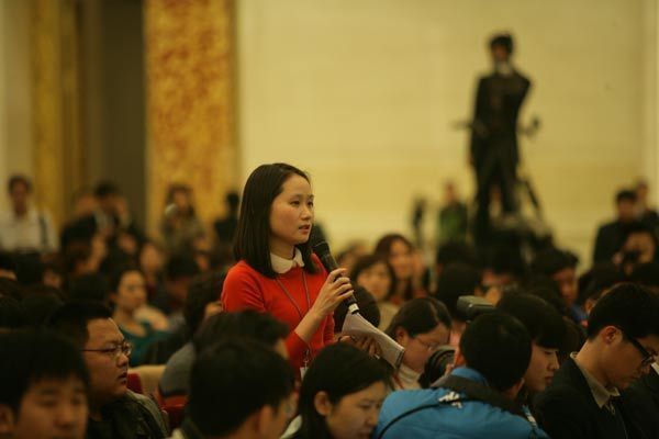 中国日报记者在发布会上提问