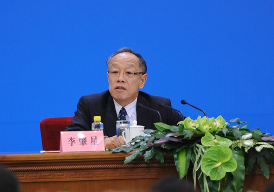 大会发言人李肇星回答记者提问