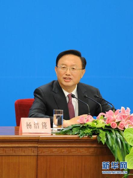 十一届全国人大五次会议举行记者会