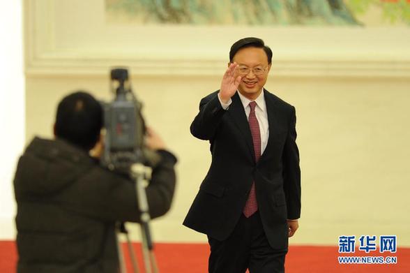 十一届全国人大五次会议举行记者会