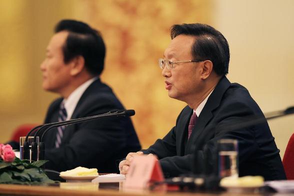十一届全国人大五次会议举行记者会
