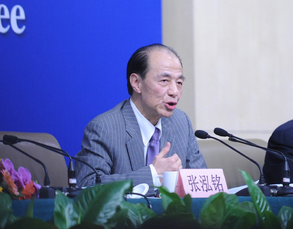 张泓铭答记者问