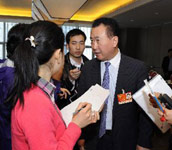 两会连环画：坐下来继续谈