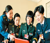 女代表畅谈军营文化