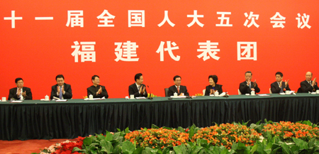 中共中央政治局常委、中央纪委书记贺国强看望人大福建代表团（组图）