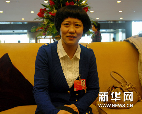 黄细花代表：建立电影分级制度