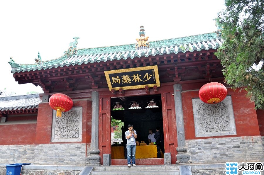 第11届网上看河南 记者领略千年古刹少林寺魅力
