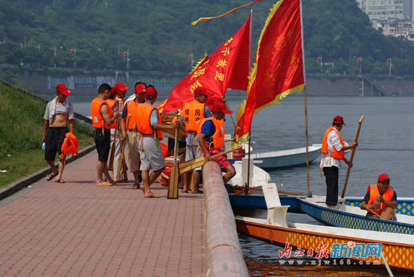 甜城湖：两岸风光美如画