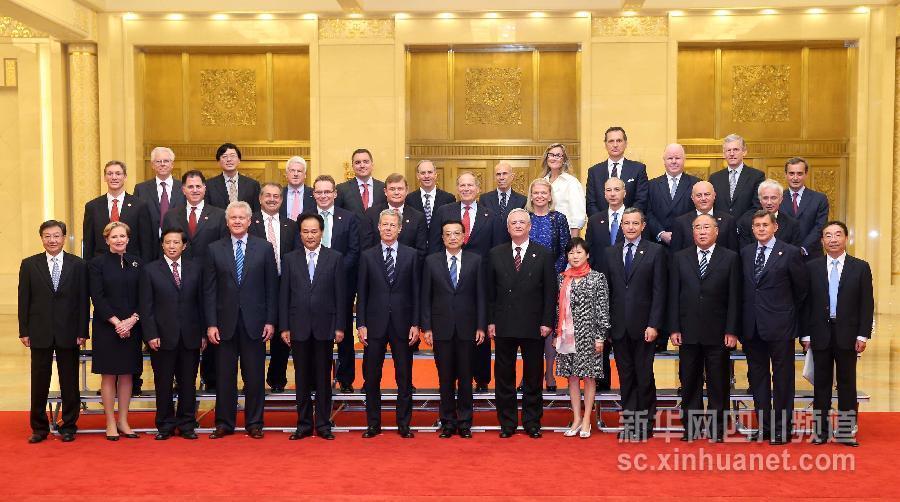 李克强同出席成都财富全球论坛和全球首席执行官委员会的企业家代表会见并座谈