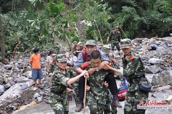 武警数万官兵三年援建汶川血脉相连树丰碑