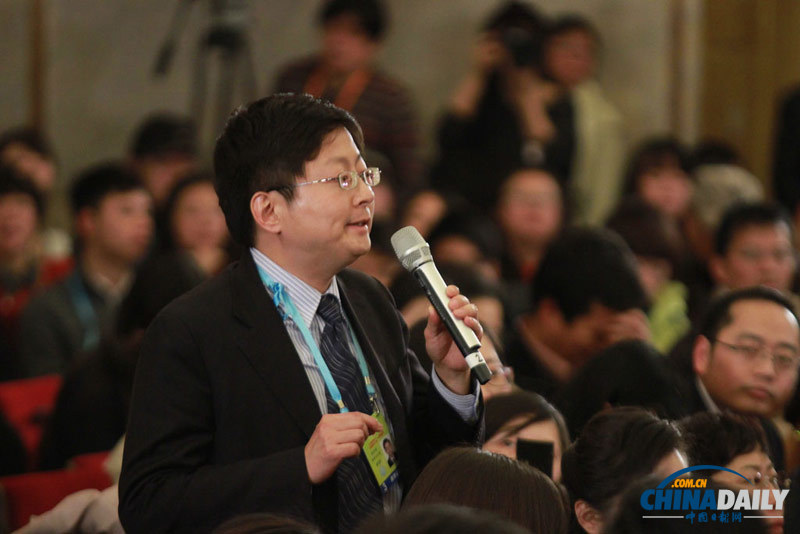 香港文汇报记者在政协十二届一次会议新闻发布会上提问