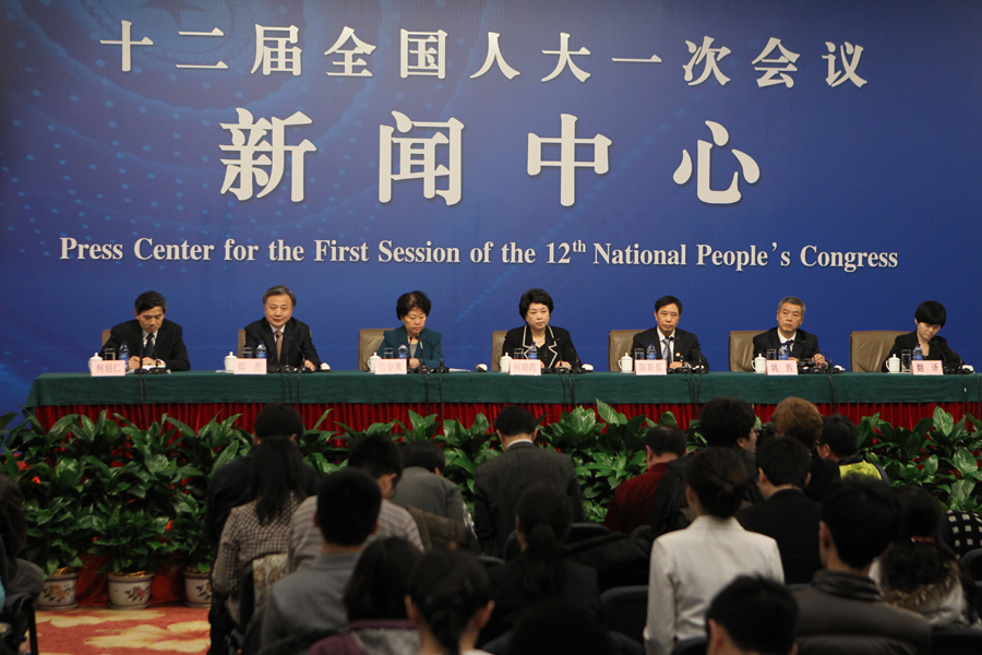 全国人大负责人答记者问