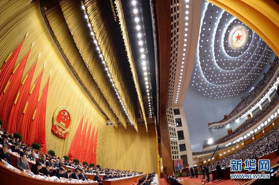 十二届全国人大一次会议举行第三次全体会议