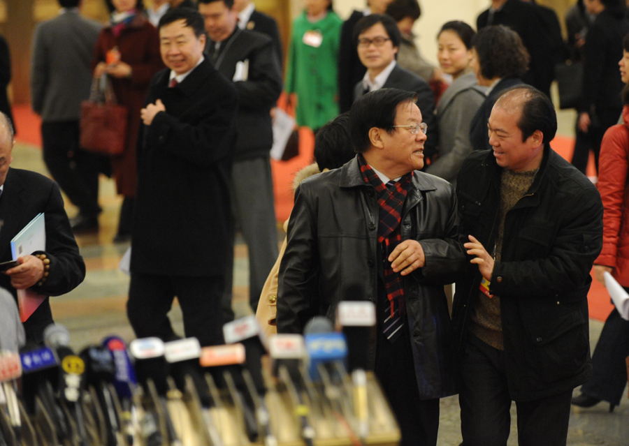 记者“围堵”部委官员