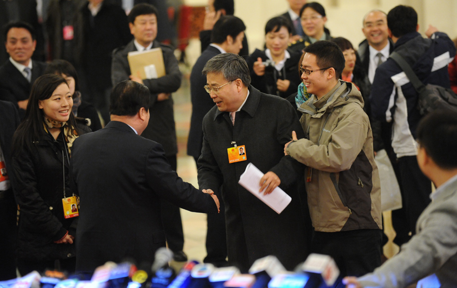 记者“围堵”部委官员