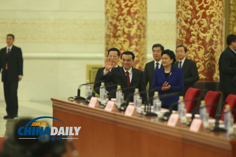 李克强会见中外记者